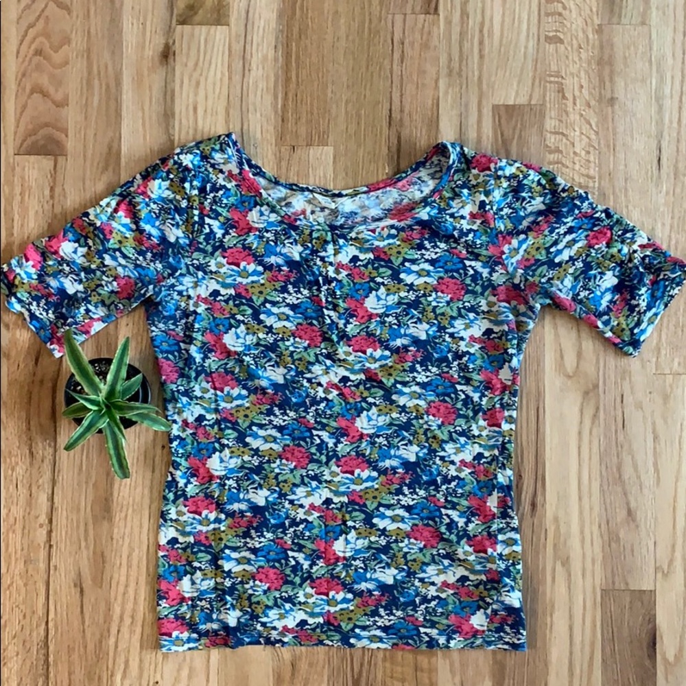 I love H81 Forever 21 Floral medium Top